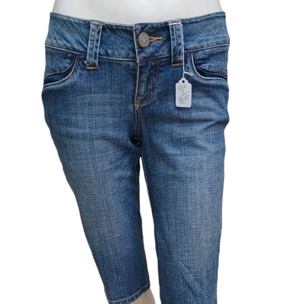 52432......American Rag Cie Crop Jeans Size 3